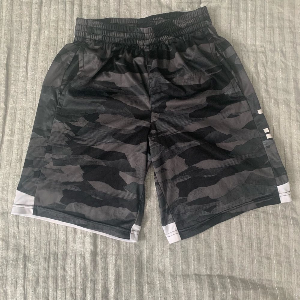 🔥2/$10🔥 Adidas kids shorts M (10/12)